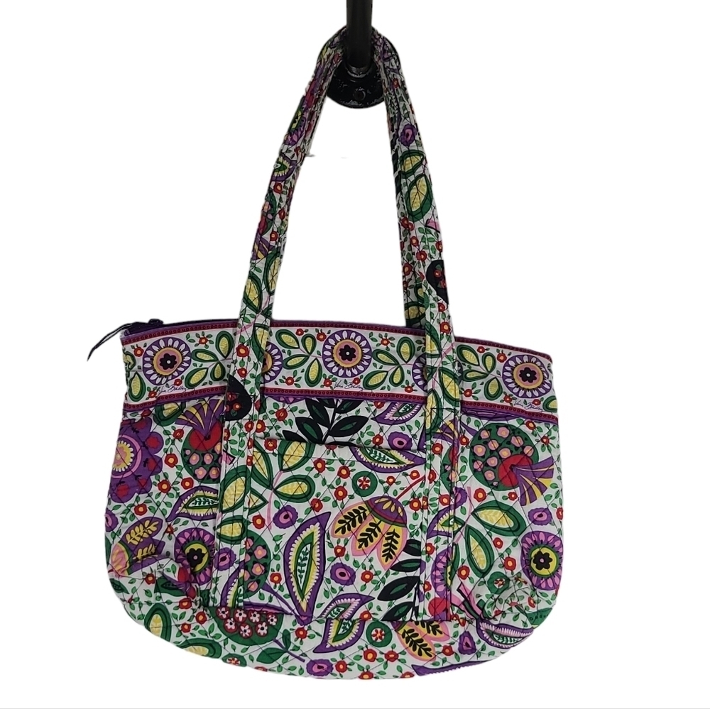 Vera‎ Bradley purse/handbag Short shoulder strap Zip closure.